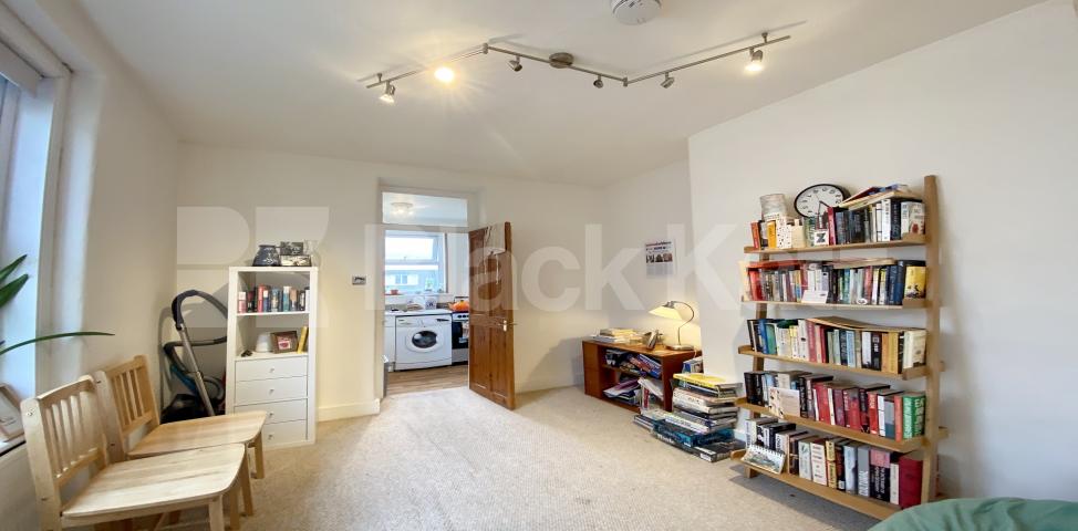 Larger than average one bedroomed Victorian Conversion Northlands Street, Camberwell